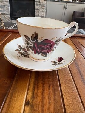 Vtg Consort Fine Bone China Teacup Saucer England Roses Gold Gilt w Gold Stand